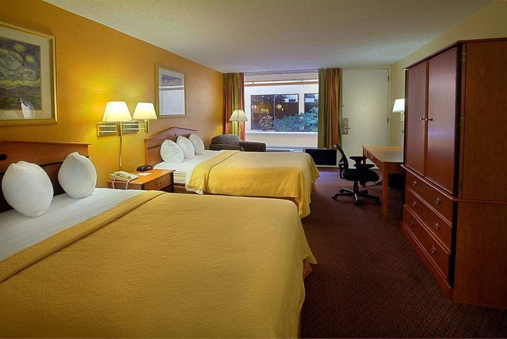 Quality Inn & Suites Conference Center New Port Richey Room photo